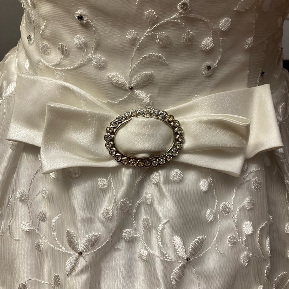 💚🤍NWOT/EMBROIDERED LACE WEDDING DRESS/ #004 - Picture 17 of 17